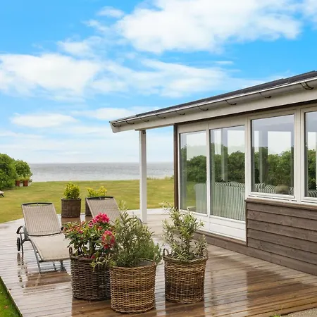 Dimo - 20m From The Sea By Interhome